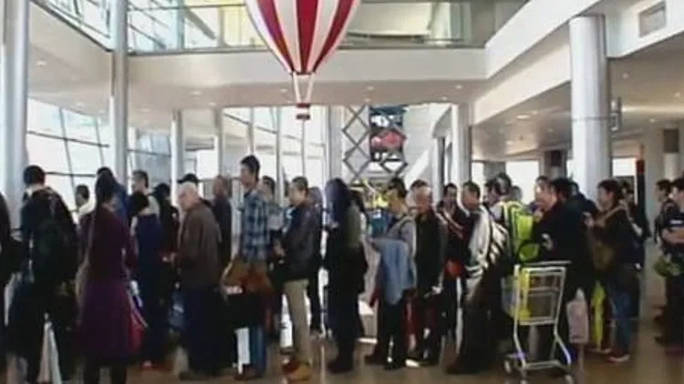 טיסה לארה"ב בלי מזוודה או אוכל? | חדשות 13