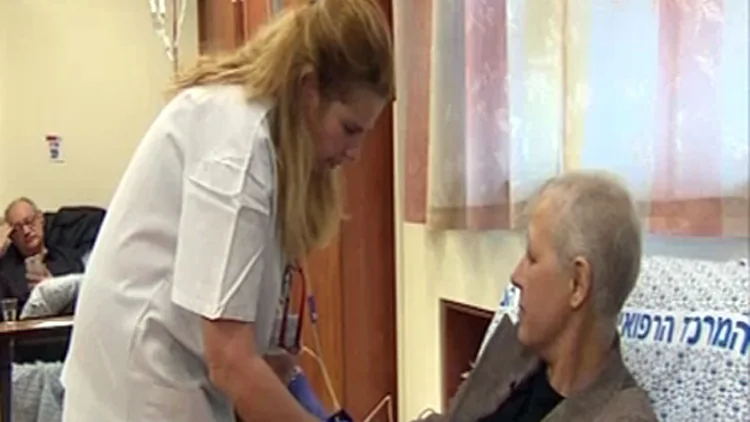 "לא יכולה להיות חולה וגם לשלם"