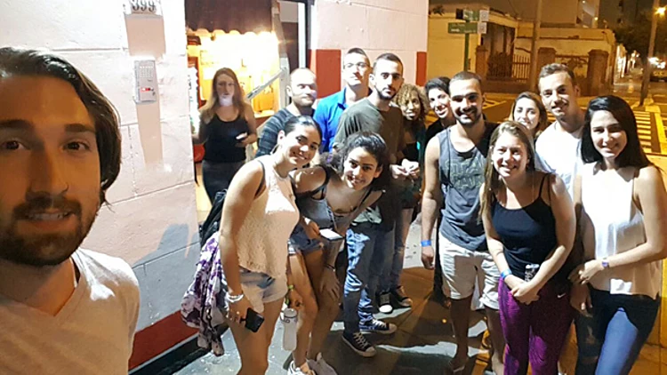 ישראלים שבאו לתרום דם