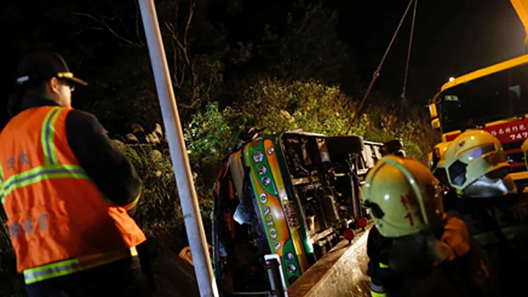 אסון תחבורה בטייוואן: 32 הרוגים | חדשות 13