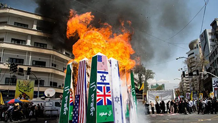 "ישראל מסכנת את העולם", אירן