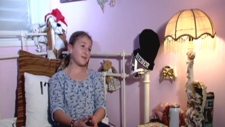 הילדה שהפכה לנערה: החיים החדשים של עמית קדוש | חדשות 13