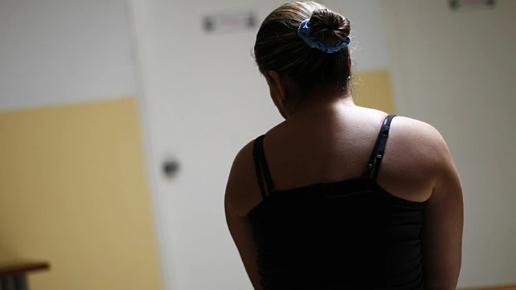 נשים מוכות: "לאן אלך עם שלושה ילדים וחובות?" | חדשות 13