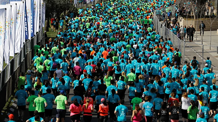 עשרות אלפי רצים במרתון