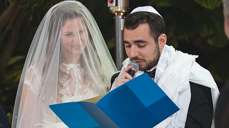 כוכבי תאג"ד חוגגים בחתונה של כוכב הסידרה