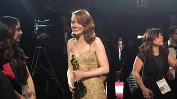 הטעות המביכה בטקס האוסקר: רואה החשבון צילם את סטון | חדשות 13