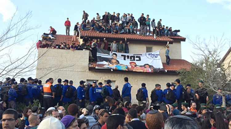 עופרה: מפנים את הבית האחרון | חדשות 13