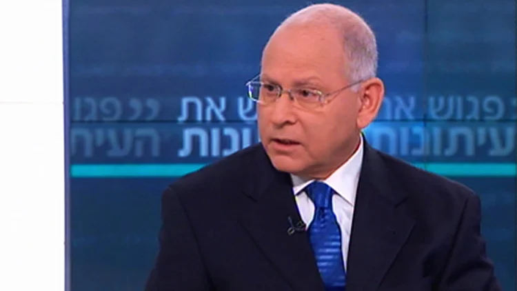 הדובר שלמה רז באולפן