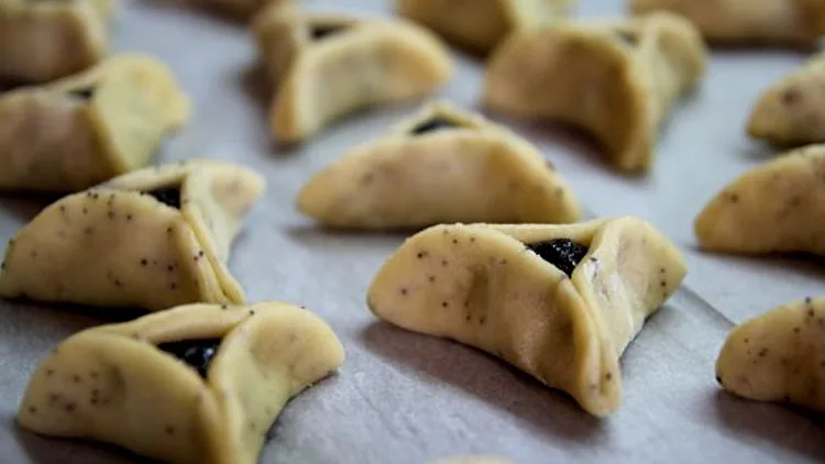 אוזני המן מנוקדות במילוי פרג | רשת 13