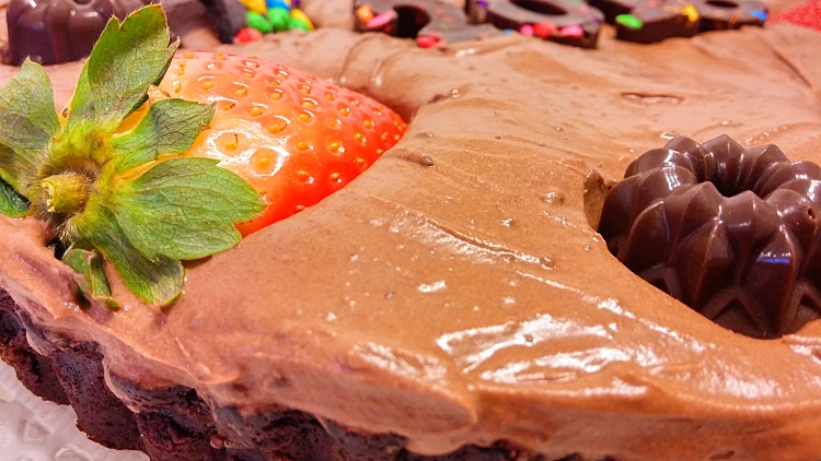 פאי מוס שוקולד ותותים | רשת 13