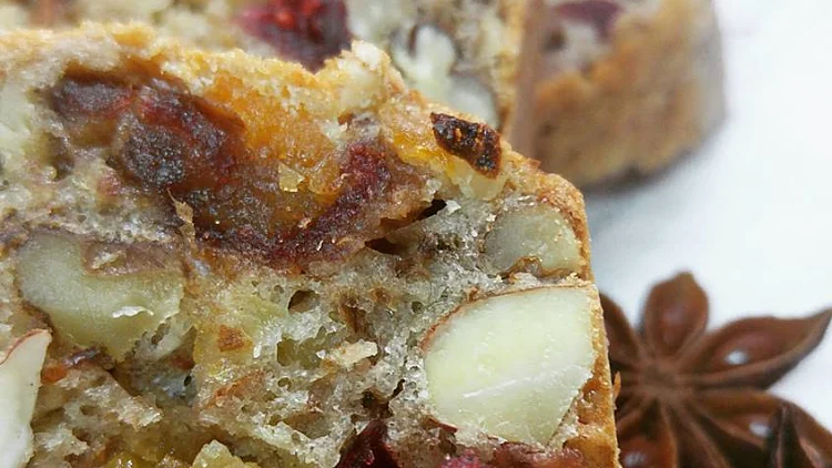 עוגת פירות יבשים ואגוזים | רשת 13