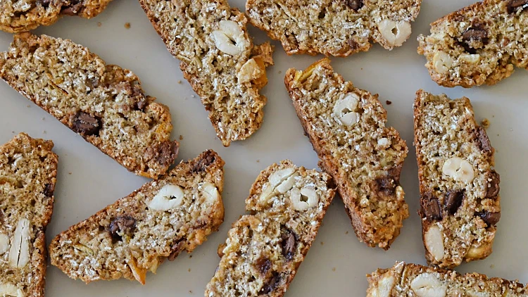 ביסקשיו- עוגיות ביסקוטי עם בננה, שוקולד, תפוז והמון קשיו | רשת 13