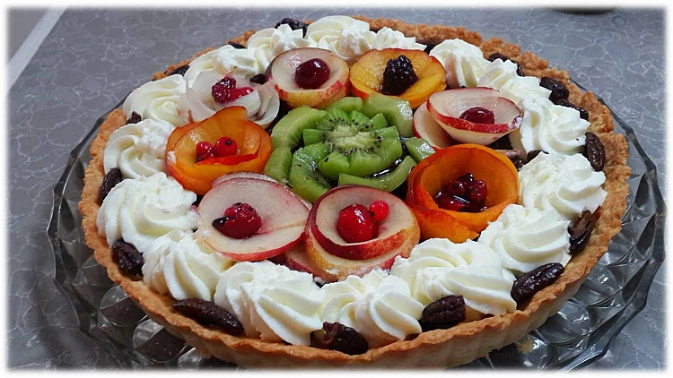 טארט עם קרם וניל ושושני פירות | רשת 13