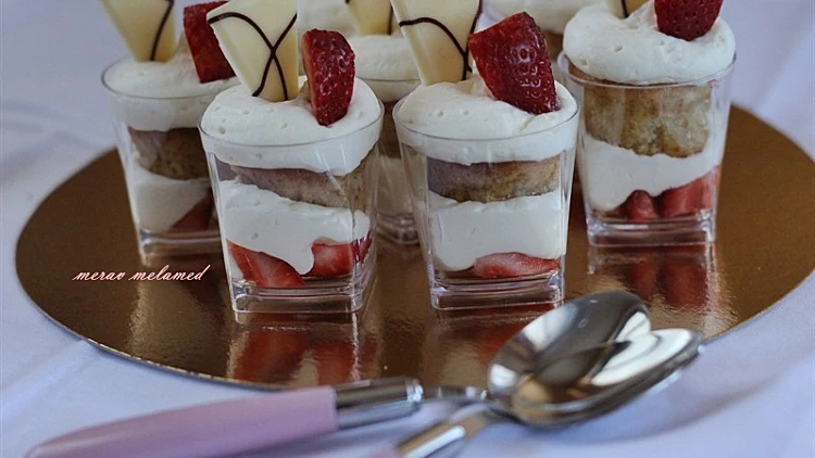 קינוח כוסות מושלם לארוחת החג | רשת 13