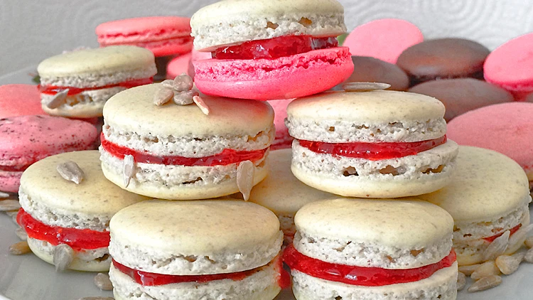 מקרונים מגרעיני חמניה במילוי ריבה | רשת 13