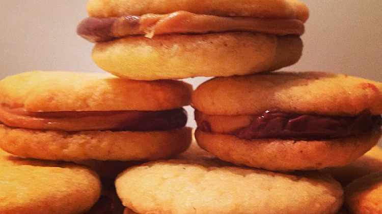 אלפחורס במילוי שוקולד וחמאת בוטנים | רשת 13