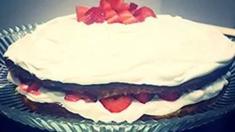 עוגת תותים עם קצפת | רשת 13