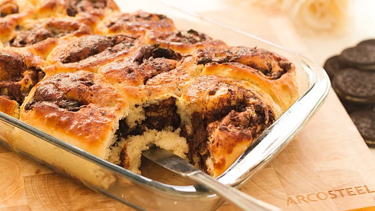 עוגת שמרים במילוי שוקולד מריר ועוגיות אוראו | רשת 13