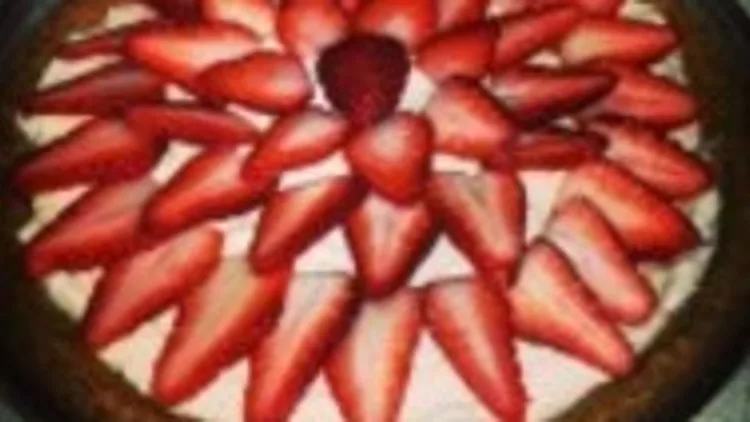 טארט קצפת עם שוקולד לבן נוגט ותותים | רשת 13