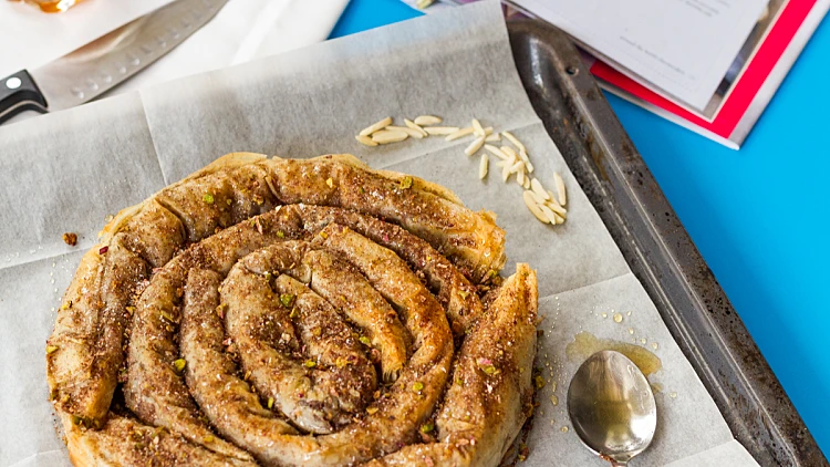 עוגת בקלאווה יוונית עם גבינות | רשת 13