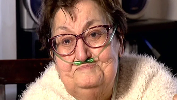 קשישים בודדים, קשישה