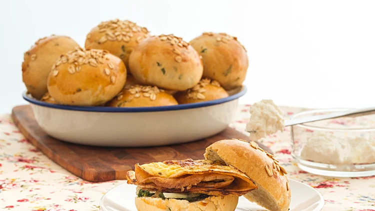 מיני לחמניות עשבי תיבול | רשת 13