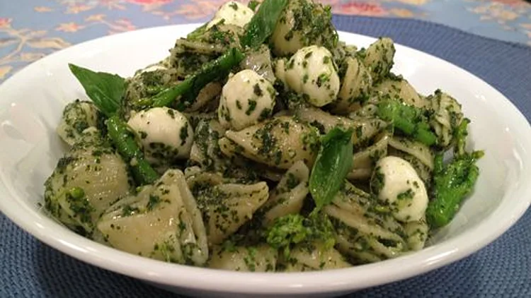 סלט פסטה ברוטב פסטו-תרד