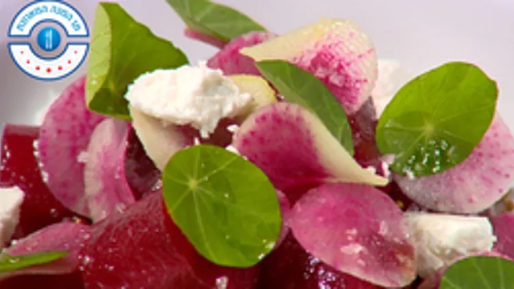 סלט של סלקים צבעוניים, קינואה אדומה וגבינת עיזים