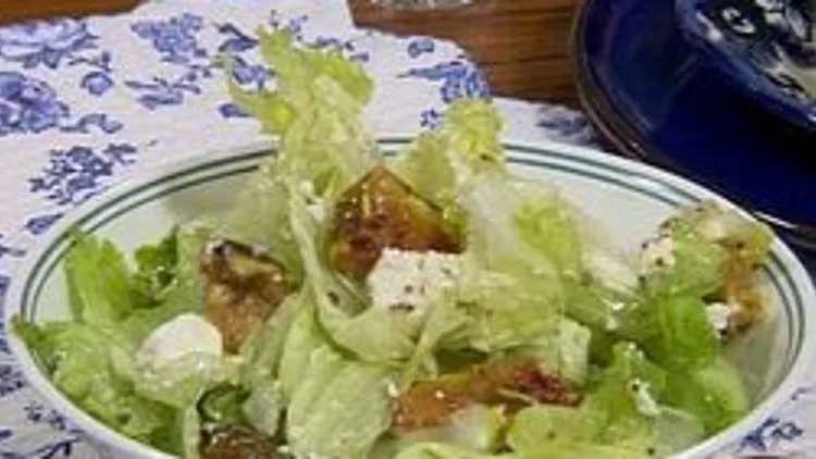 סלט חסה גבינת עיזים ותאנים צלויות