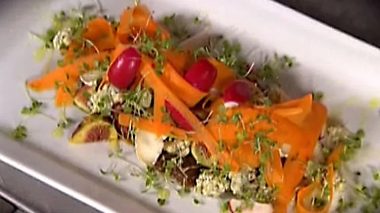 סלט תאנים עם צנוניות וגבינה כחולה