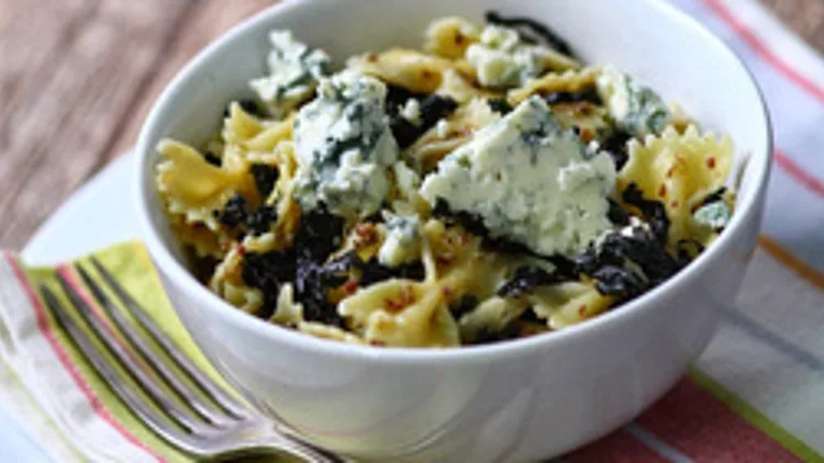 פסטה עם אצות וואקמה, טפנד זיתים, גבינה כחולה וקוואקר | רשת 13