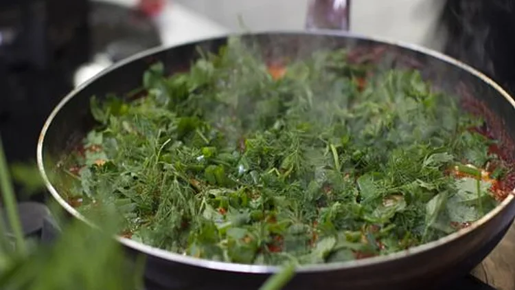 השקשוקה של שגב משה: ירוקים, אריסה וטעמי שוק סוערים