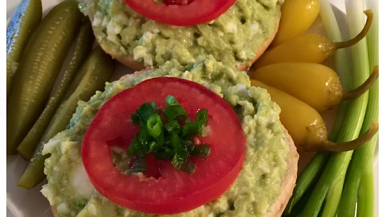 סלט אבוקדו מושלם | רשת 13