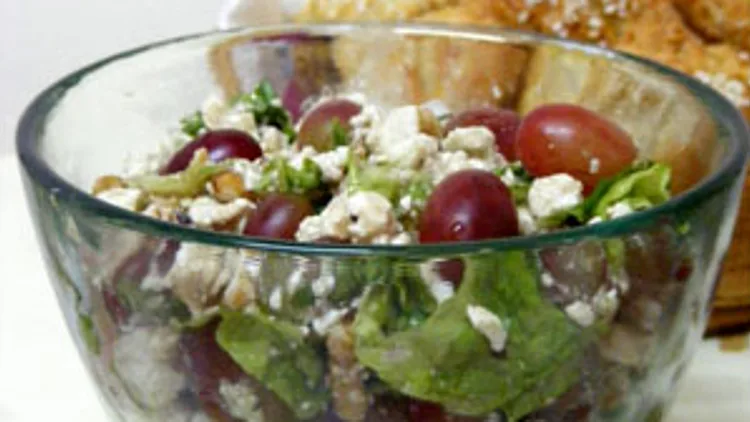 סלט ענבים וגבינה בולגרית | רשת 13