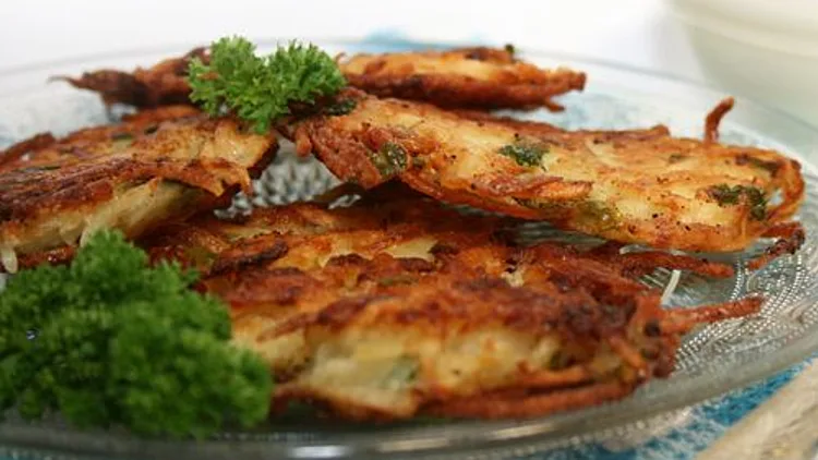 לביבות בטטה מצופות פירורי פנקו ברוטב סויה צ'ילי