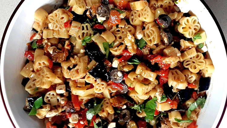 פסטת שובבים: יש סיכוי שאת הסלט הזה הילדים שלכם יסכימו לאכול | רשת 13