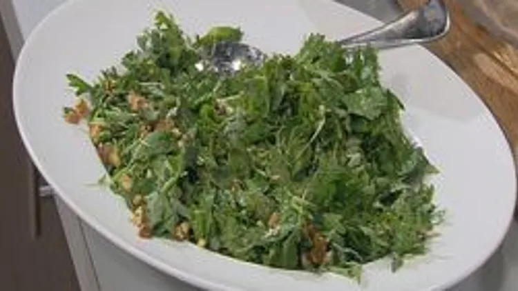 סלט עשבי תבלין ועלי גפן צעירים | רשת 13