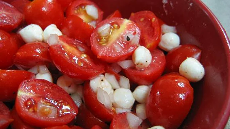 סלט עגבניות ומוצרלה | רשת 13