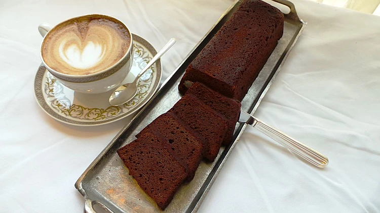 עוגה שוקולד ומרציפן מפתה במיוחד