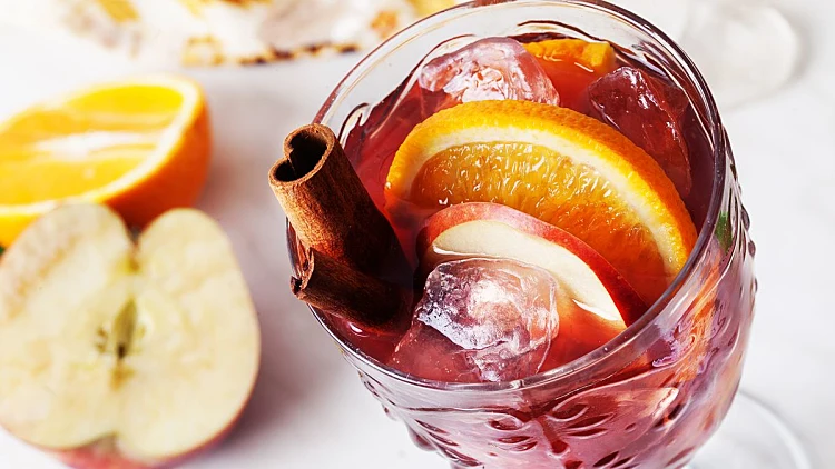 מתכון ביתי לסנגריה צוננת | רשת 13