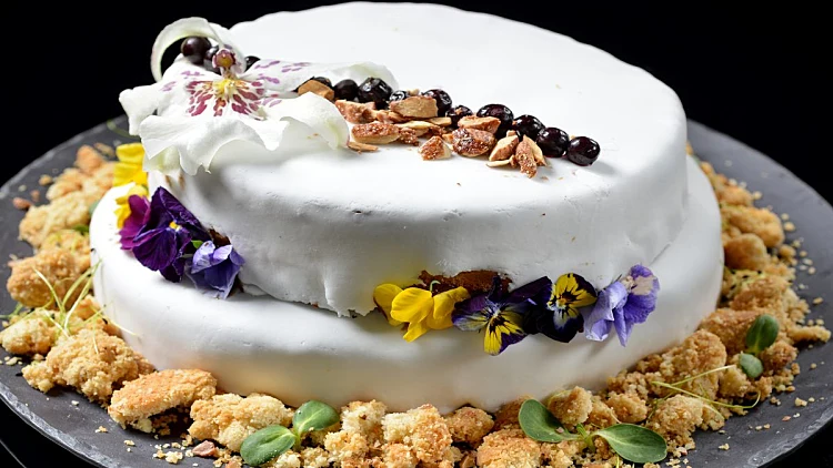 עוגת חתונה / מורן בוארון