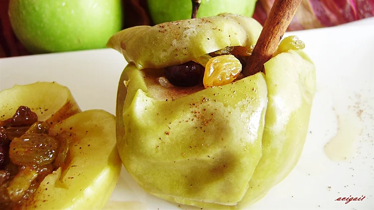 תפוחים ממולאים ואפויים במיקרוגל | רשת 13