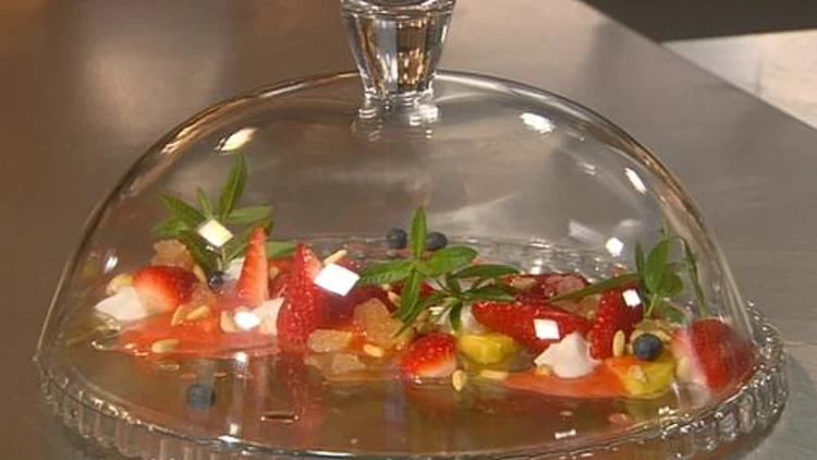 תותים עם גרניטה וקצף וניל