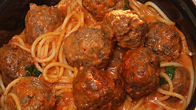 ספגטי ברוטב אדום עם קציצות בשר | רשת 13