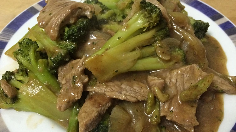 בקר מוקפץ עם בורוקלי