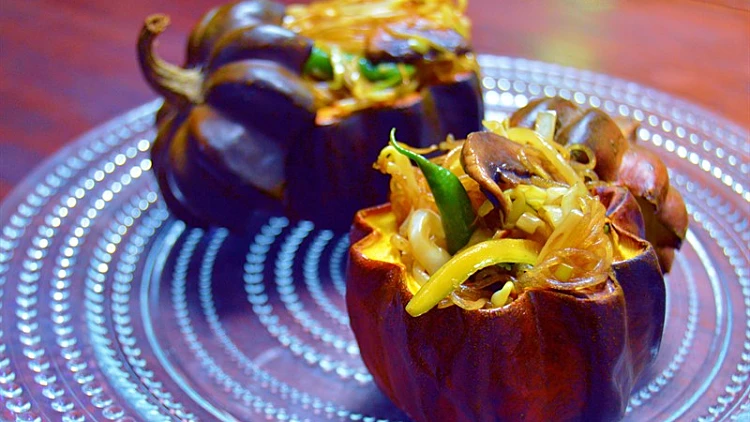 דלעת ערמונים ממולאת בתבשיל חורף | רשת 13