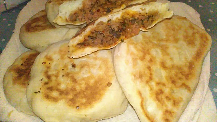 פיתות עם בשר טחון במחבת | רשת 13