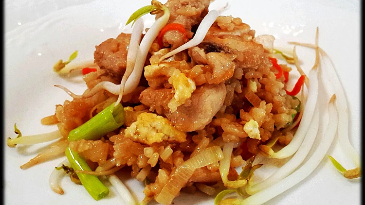 חזה עוף עם אורז מטוגן וירקות | רשת 13