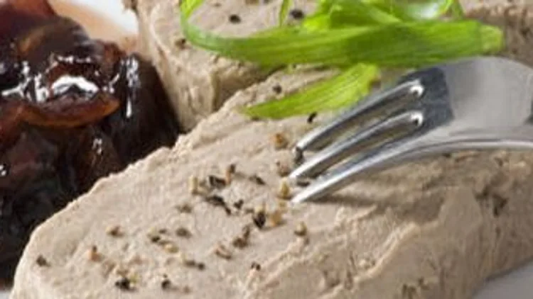 פטה כבד עוף מוגש עם צ'טני פפאיה | רשת 13