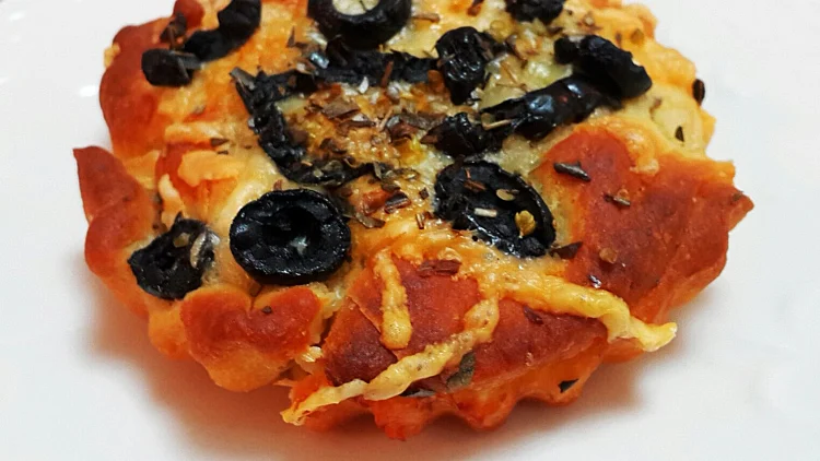 מאפה אישי עם גבינות וזיתים | רשת 13